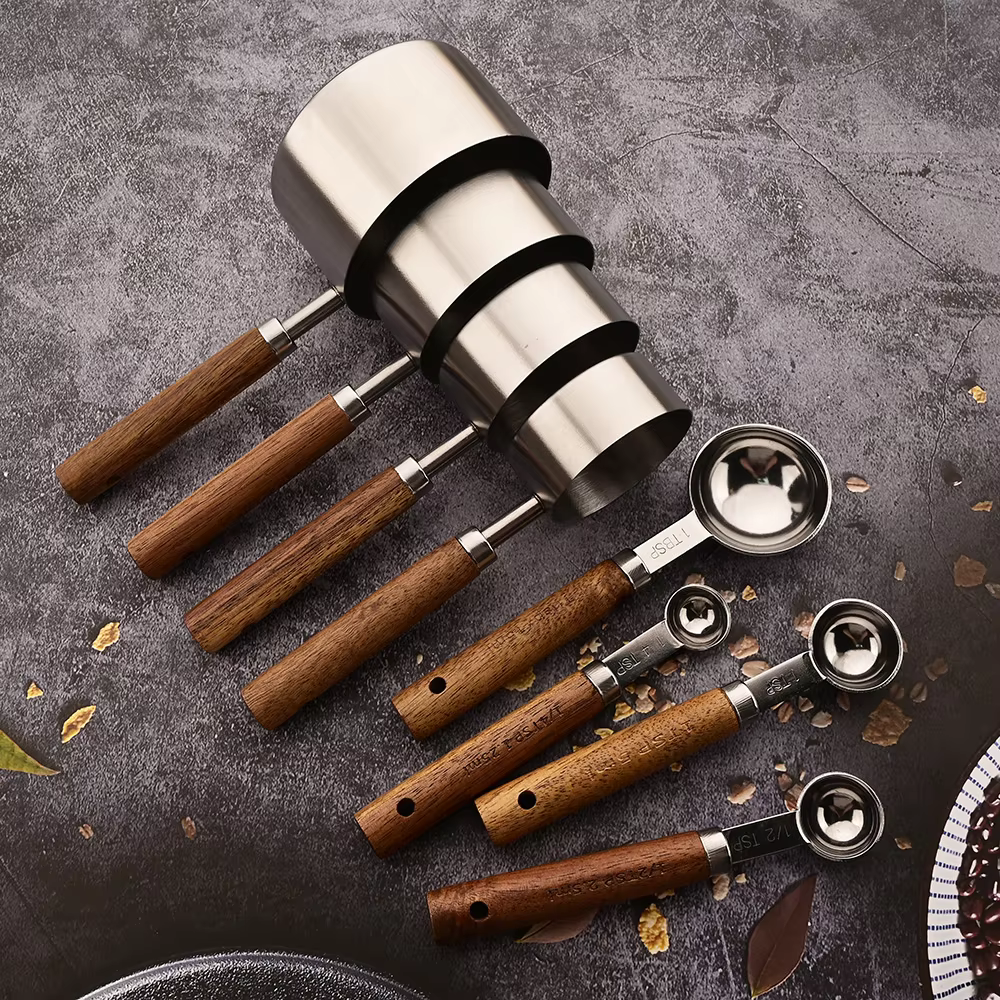Conjunto de Medidas TimberScale – 8 Piezas en Roble y Acero Inoxidable para Hornear y Cocinar