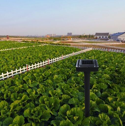 Dispositivo de ultrasonido solar para ahuyentar serpientes y plagas – unidad para el jardín