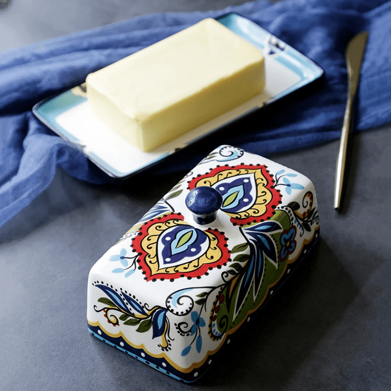 RusticBloom | Plato de mantequilla artístico con patrón de flores pintado a mano