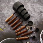 Conjunto de Medidas TimberScale – 8 Piezas en Roble y Acero Inoxidable para Hornear y Cocinar