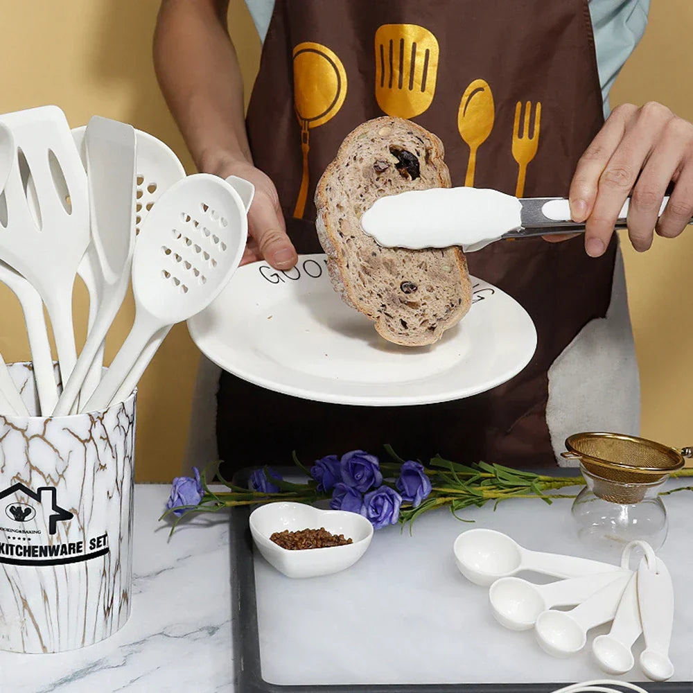 Set de Utensilios de Cocina de Silicona Carvallo Rosa | 18 piezas | Apto para alimentos y Resistente al Calor | Cucharón, Espátula, Cucharas Medidoras y más