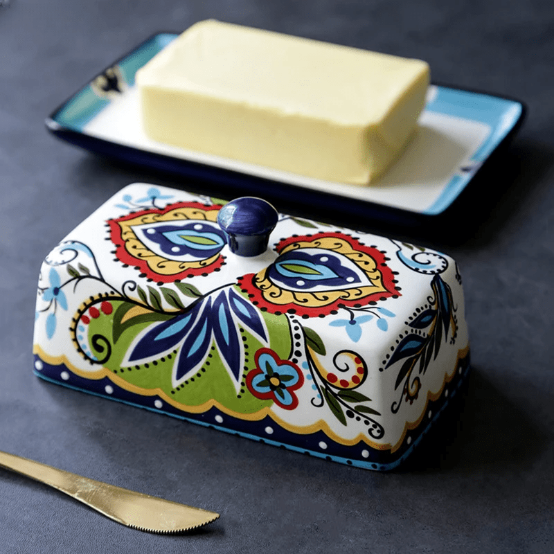RusticBloom | Plato de mantequilla artístico con patrón de flores pintado a mano