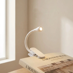 Lámpara de lectura LED flexible con clip y posibilidad de carga USB luz cálida compacta