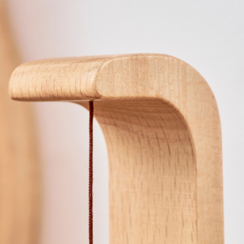 Órgano de Viento Magnético de Madera con Elemento de Cuenco Sonoro Colgante Diseño Escandinavo